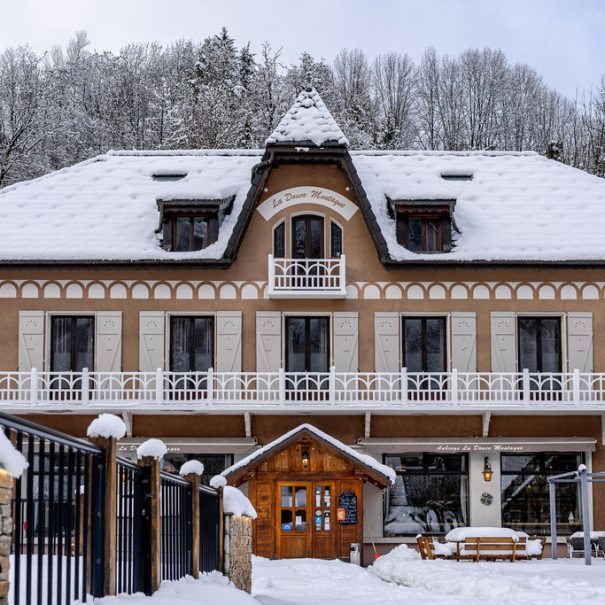 Hotel La Douce Montagne Allemond Exterieur Hiver