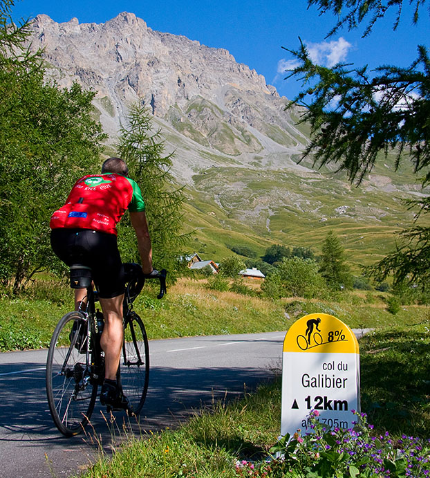 Signalétique cyclotouriste au col du Galibier